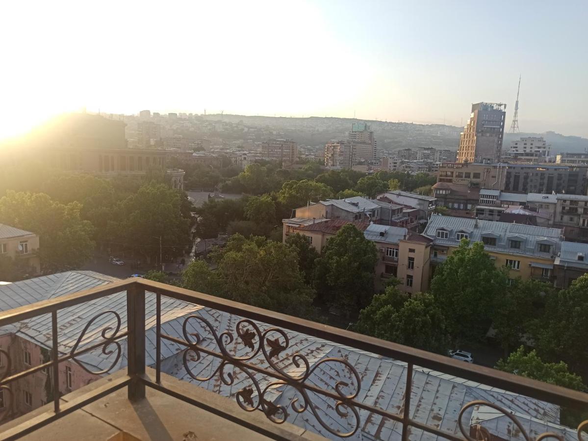 Красивая, Просторная Квартира В Самом Центре Еревана, Рядом С Оперным Театром. Yerevan Bagian luar foto